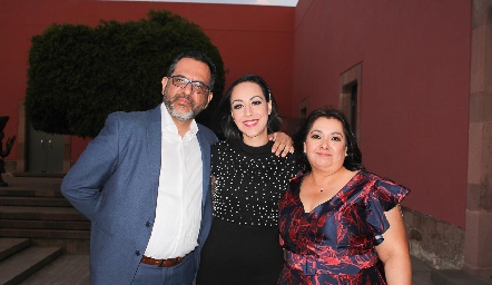  Oscar Galarza, Lorena Ledezma y Adriana Mejía.