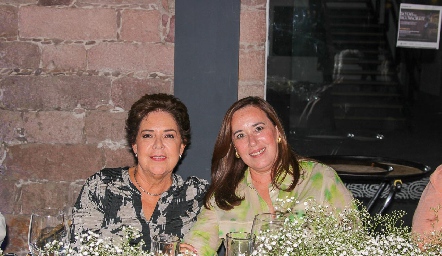  Vicky Granados y Adriana Lozano.