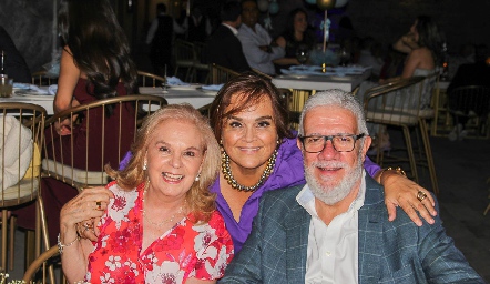  Maricarmen Ruz, Elisa Granados y Salvador Granados.
