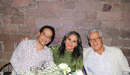  David Granados, Leticia Dávila y Luis David Granados.