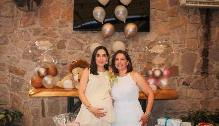  Mariana Rodríguez y su mamá Claudia Quintero.