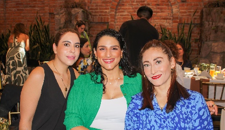  Montserrat García, Odeth Rico Iga y Yasira Iga.