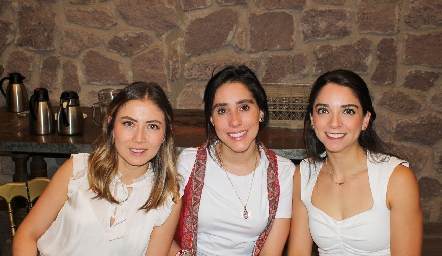  Elizabeth Treviño, Daniela Lavín y Sofía Álvarez.