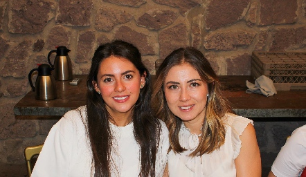  Ana Victoria Álvarez y Elizabeth Treviño.