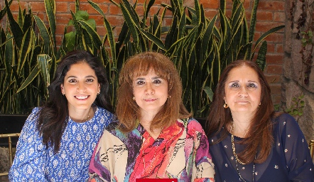 Maribel, Laura y Julieta Rodríguez.