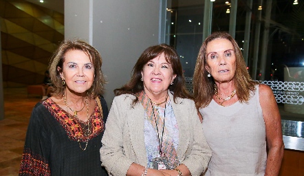  Lourdes Bustos, Mari Carmen Aguilar y Sofía Sánchez.