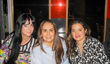  Gaby Herrán, Cristina Torres y María del Carmen Vázquez.