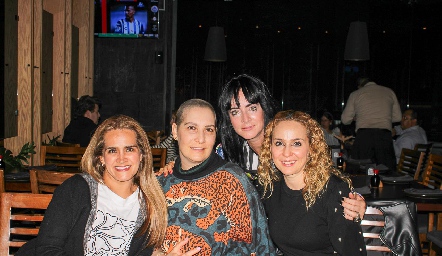  Jenny Collins, Maribel De Antuñano, Gaby Herrán y Melissa Fernández.