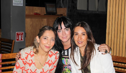   Lorena Aldrete, Gaby Herrán y Vanessa Galarza.