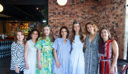  Carmen de Cerecedo, Lucía Bravo, Charo Valladares, Vero Malo, Isa Gaviño, Dolores Hernández y Maritere Cadena.