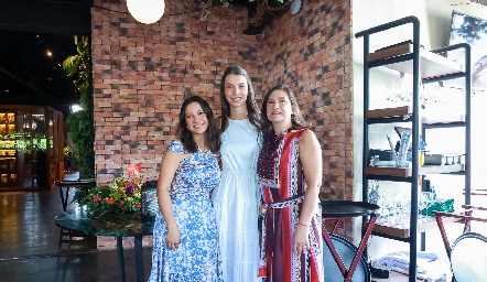  Paola Martínez, Isa Gaviño y Maritere Cadena.