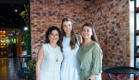  Lucía Bravo, Isa Gaviño y Nuria Esparza.