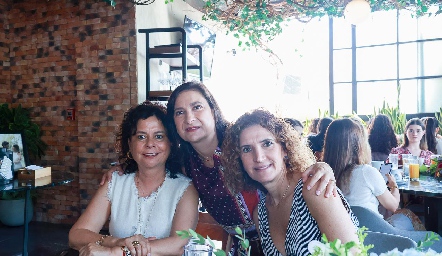  Lucía Bravo, Maritere Cadena y María Dolores Hernández.