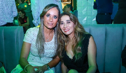  Pamela Martínez y Vanessa Cortés.