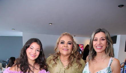  Karime, Leticia Longoria y Nora Izar.