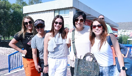  Lucía Acevedo, Belén Loredo, Paloma, Silvia e Itzel.
