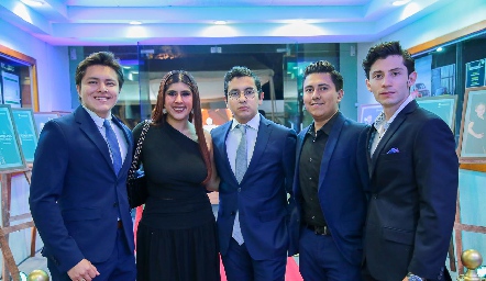  Alejandro Garay, Daniela Alvarado, Isaac Medina, Jesús Constante y Víctor Hernández.