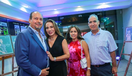  Carlos Sánchez, Lorena de Sánchez, Laura Acosta y Ricardo Raymond.