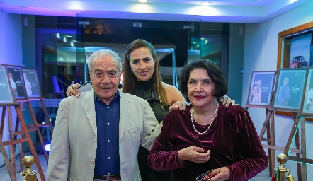  Manuel González, Nidia González y Cecilia Galindo.