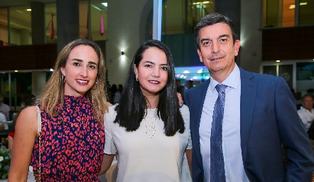 Ángeles Mahbub, Mariana Meade y Oscar Silos.