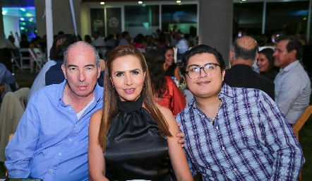  Paco Espinosa, Nidia González y Pepe Rivera.