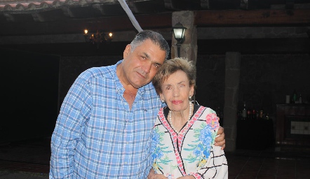  Gabriel Espinosa con su mamá Rocío Abaroa.