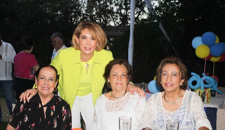  Martha Castañeda, Marcela Ramírez, Isabel Carrillo y Chata Díaz de León.