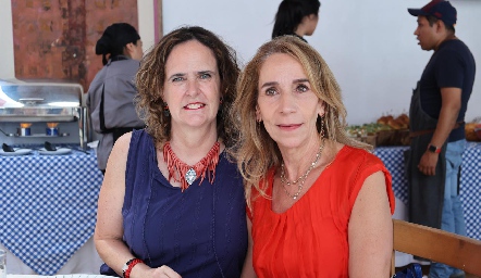  Martha de Leiva y Gaby Cantú.
