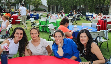  Fernanda Saiz, Miriam García, Yezmin Soto y Ale Cano.