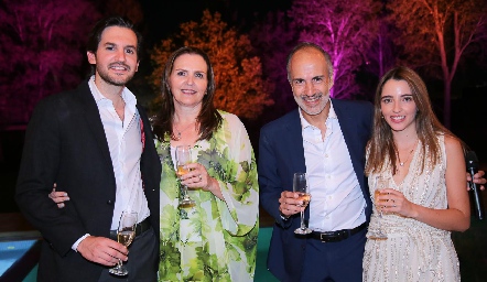 Los novios con sus papás, Eduardo Torre, Gaby Gómez, Marcelo y Ana Paula de los Santos.