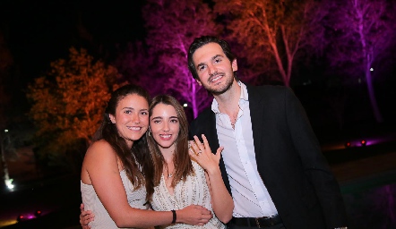  María Emilia Torre, Ana Paula de los Santos y Eduardo Torre.