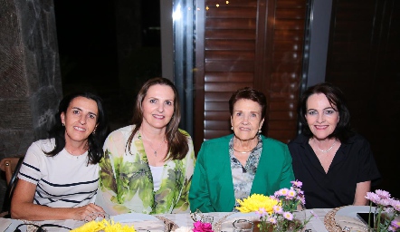  Montse, Gaby, Gela y Lourdes Gómez.