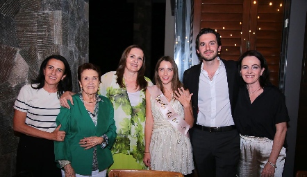  Montse Gómez, Gela Valle, Gaby Gómez, Ana Paula de los Santos, Eduardo Torre y Lourdes Gómez.