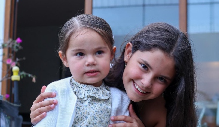  Ximena Valladares y Xaviera Lebrija.
