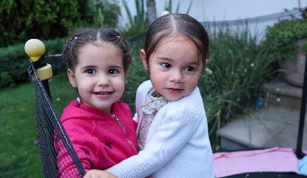  Rafaela y Ximena.