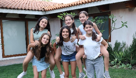  Maite Quibrera, Pía Guevara, Paula Salas, Inés Lozano, Carlota Lebrija y Jimena Fernández.