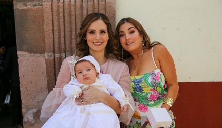  Valeria Flores y Silvana Zendejas con Joaquín.