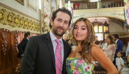  Santiago López y Silvana Zendejas, padrinos de Joaquín.