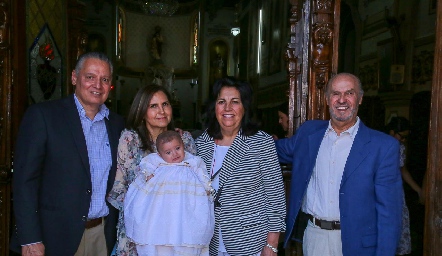  Joaquín con sus abuelos.