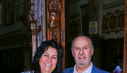  Cristina y José Barragán con su nieto Joaquín.