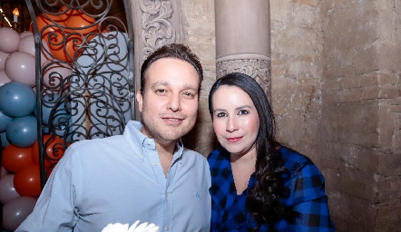  Ernesto Torres y Karen García.