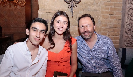  Pablo García, María Esquius y Ricardo Esquius.