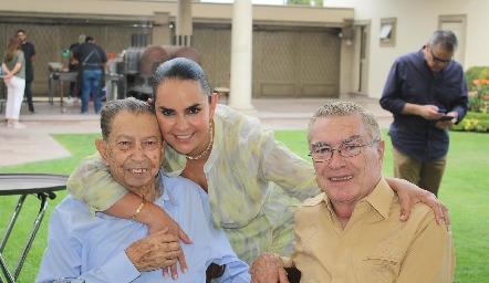  Juan Espinosa, Marily Espinosa de Tobías y Jorge Gómez.