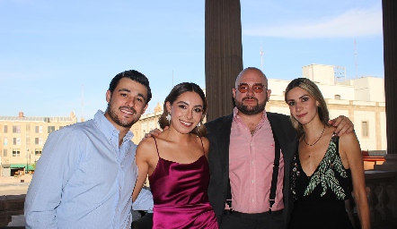  José, Daniela, Toño Rojas y Reyna Pérez.