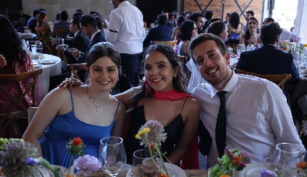  María Foyo, Ale Hurtado y John.