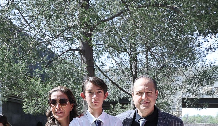 Patricia Betancourt, Luca Ferrari y Franco Ferrari.