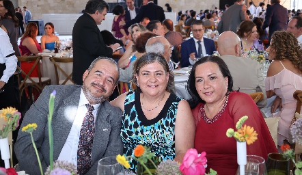  Luis Hernandez, Adriana Guevara y Silvia Ducolumbier.