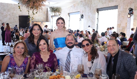  Gabriela Betancourt, Sofía Betancourt, Alicia de la Rosa, Lucía Betancourt, Carlos Betancourt, Patricia Betancourt y Franco Ferrari.