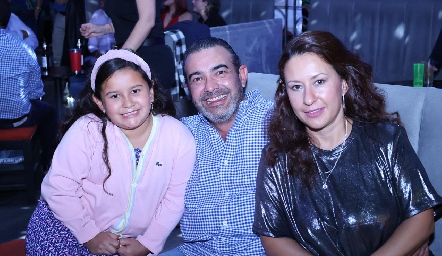  Cristina Stevens, Christian Stevens y Ofelia Stevens.