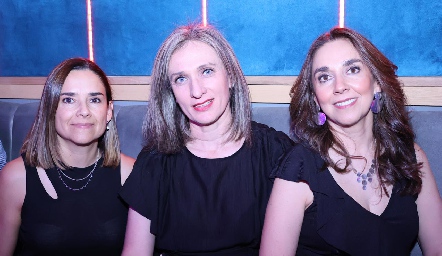  Mariel Quevedo, Ágeda Chávez y Nuria Ejarque.